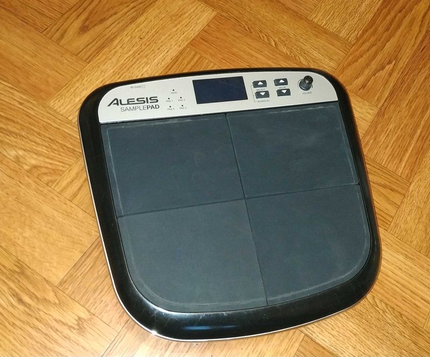 Alesis SamplePad Барабанный пэд-модуль.