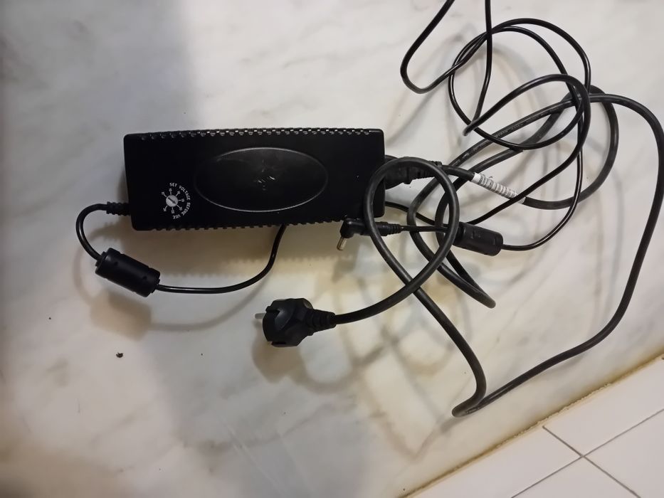 Adaptador Universal de Notebook/Portátil König Computer