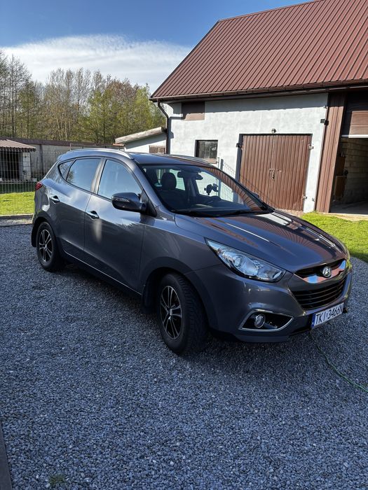 Hyundai IX35 2.0 Crdi 4 WD doinwestowany komplet opon zima lato na alufelgach