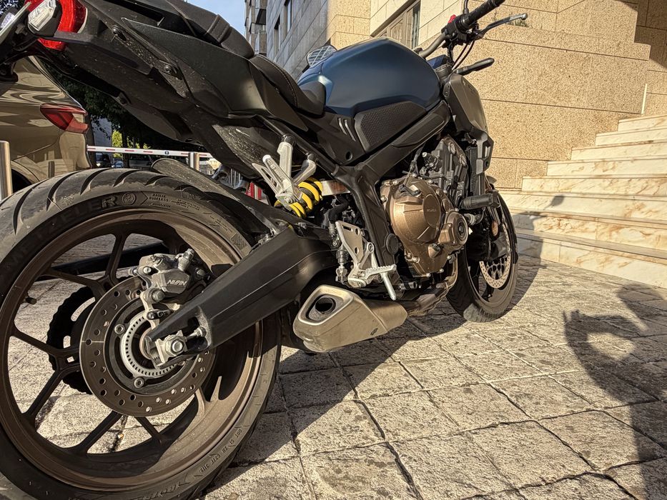 Honda CB650R 95 Cv (70 Kw) com apenas 6750 km