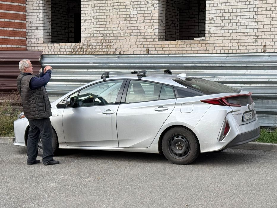 б.у. поперечины Toyota і Lexus багажник как THULE