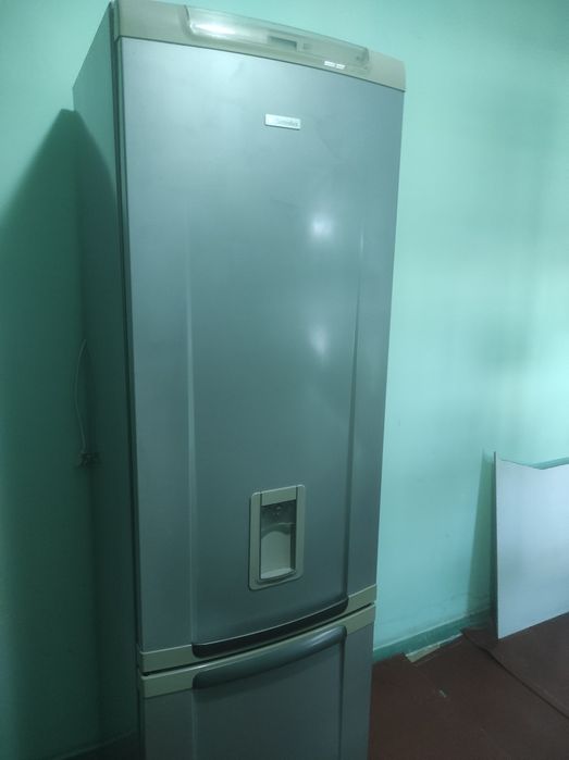 ХОЛОДИЛЬНИК Electolux