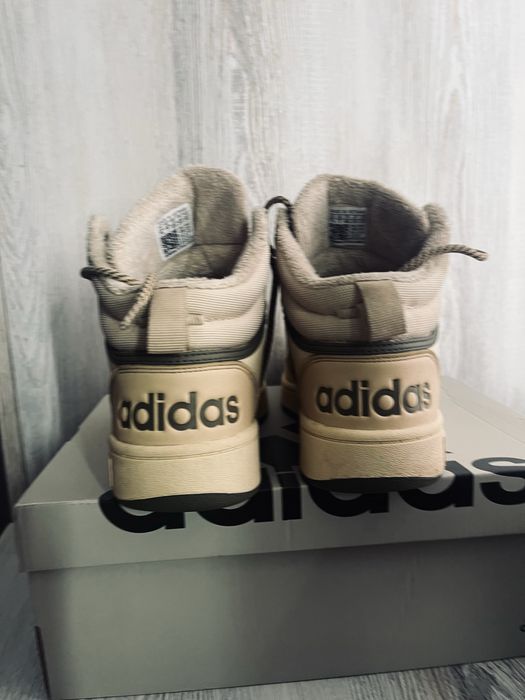 Кросівки adidas, 40 розмір. Оригінал