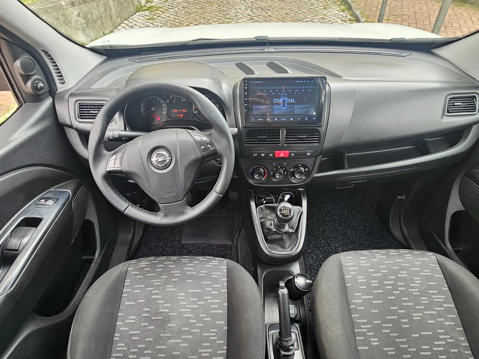 COMBO 1.6 D Com Rampa Para Cadeira Rodas / Mobilidade Reduzida