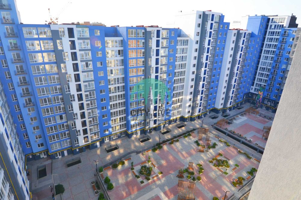 Дворівнева 2 кімнатна квартира з ТЕРАСОЮ в центрі міста(60)