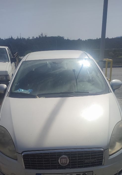 Vendo um carro Fiat lenia