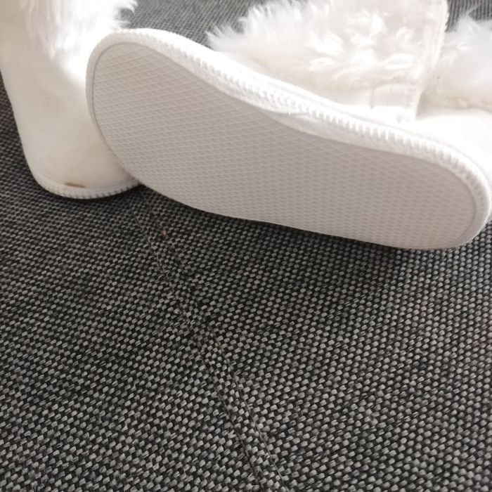 Białe buciki  ocieplane w środku