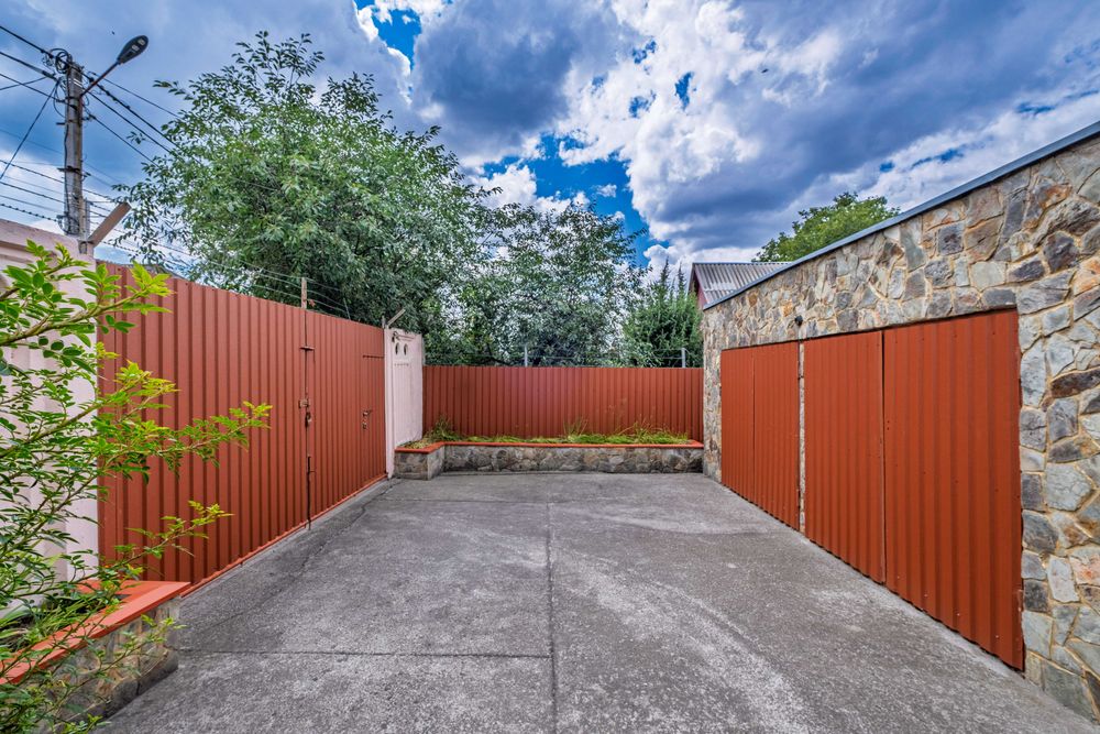 Продаж приватної резиденції у Лісіовій Бучі