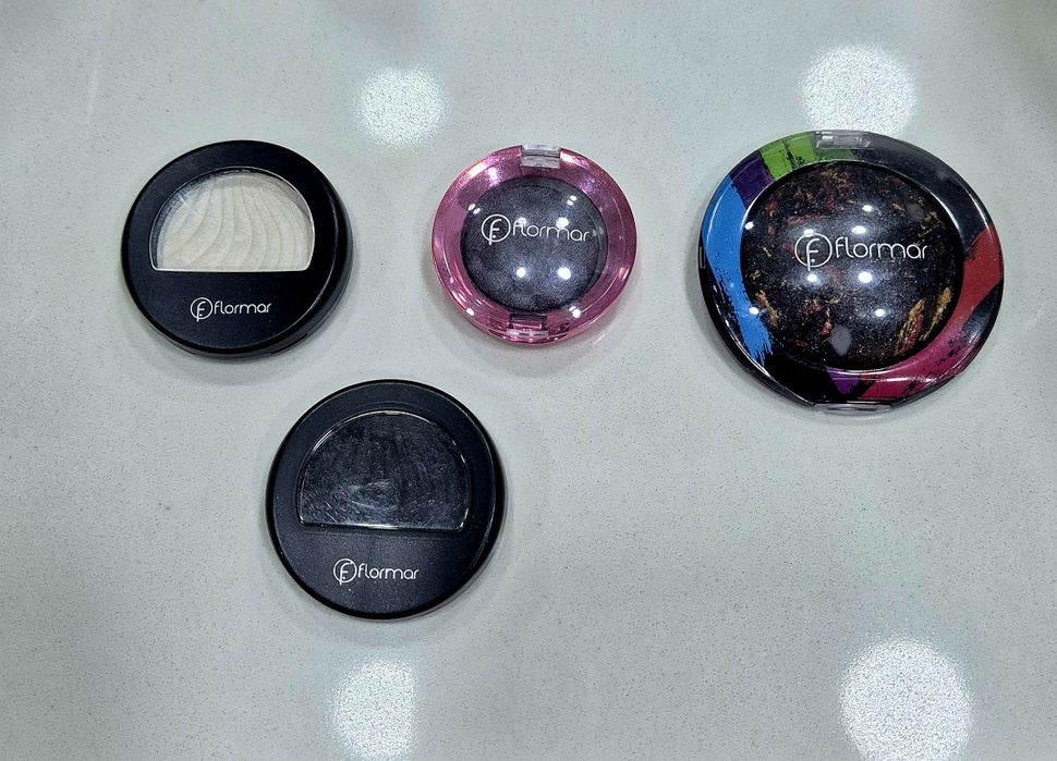 Conjunto de sobras de olhos praticamente novaa