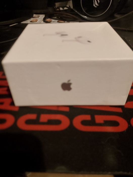 Pudełko po air pods pro 2