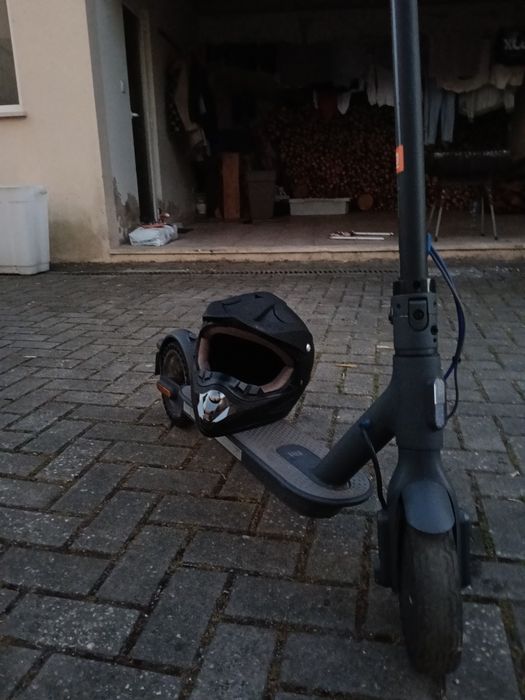 Xiaomi Electric Scooter Mi 3 (Como Nova) + Capacete Opcional