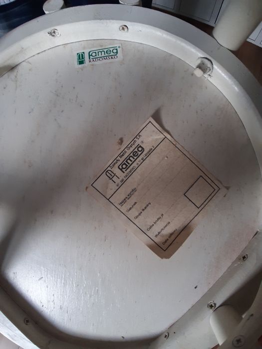 Dwa białe krzesła prl