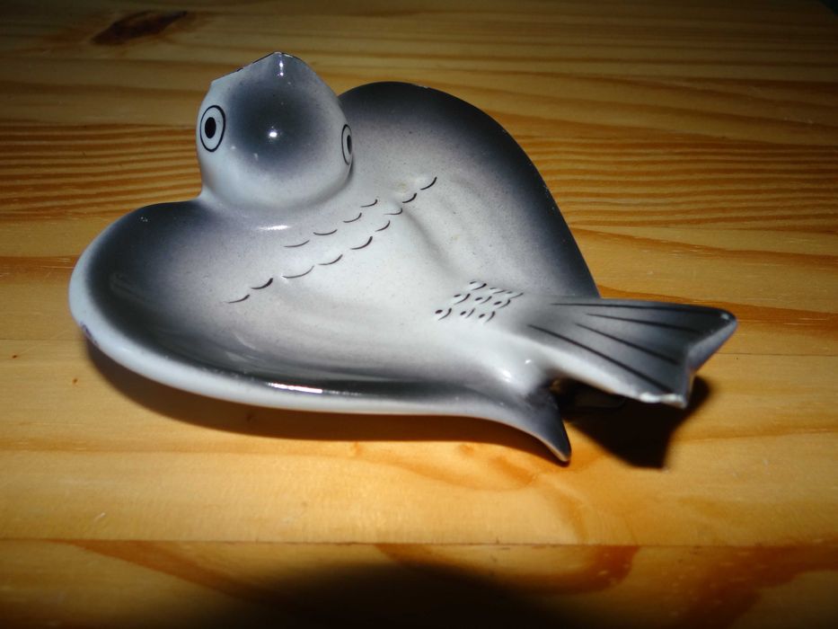 Popielniczka jaskółka Ćmielów uszkodzona