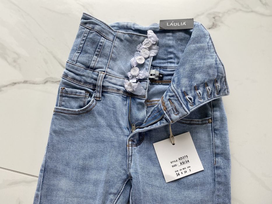 Nowe jeansy z metką