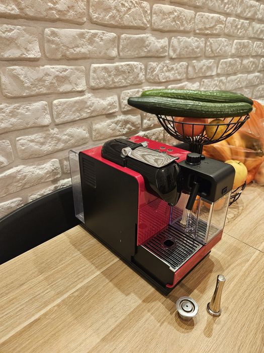 Nespresso DeLonghi Lattissima+