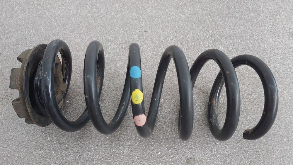 Mola de suspensão trás direita RENAULT Clio IV (BH_)