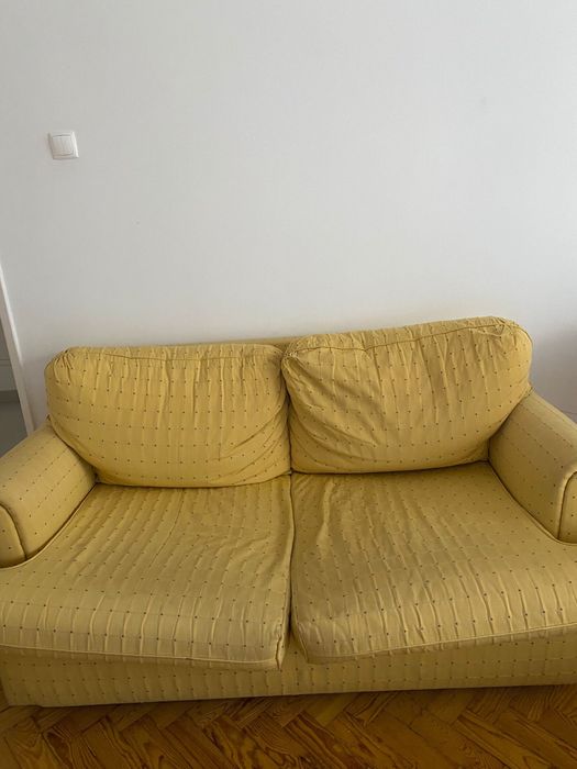 Sofá-cama usado