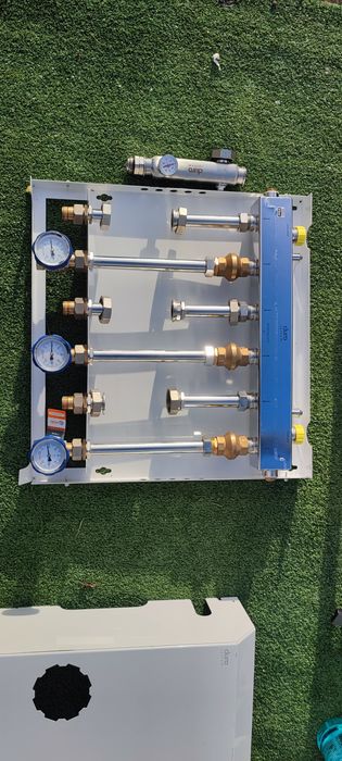 Grupa pompowa Duro System 3 sekcje, 3x CO, obudowa + rozdzielacz (bez pompy)