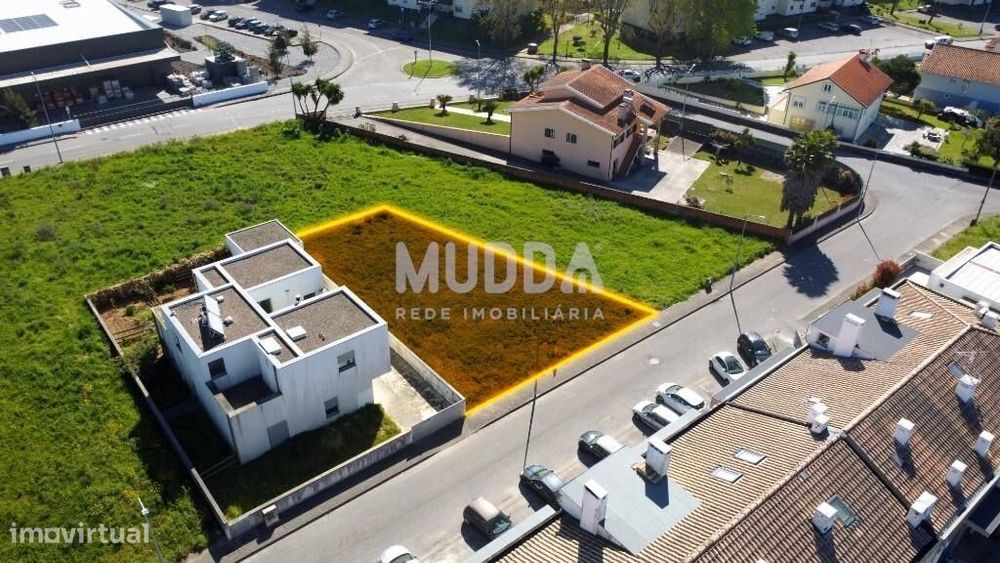 Terreno Urbano para Construção de Moradia Unifamiliar no Centro de Est