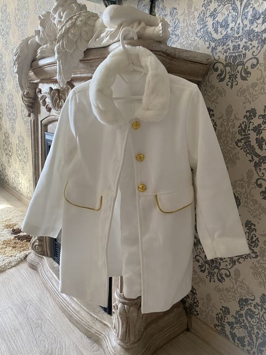 Пальтишко на 4-5 лет демисезонное