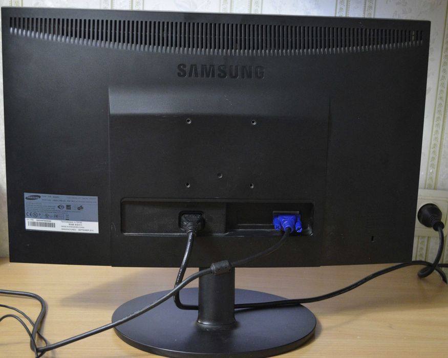 Монитор Samsung SyncMaster E2220N / 22"