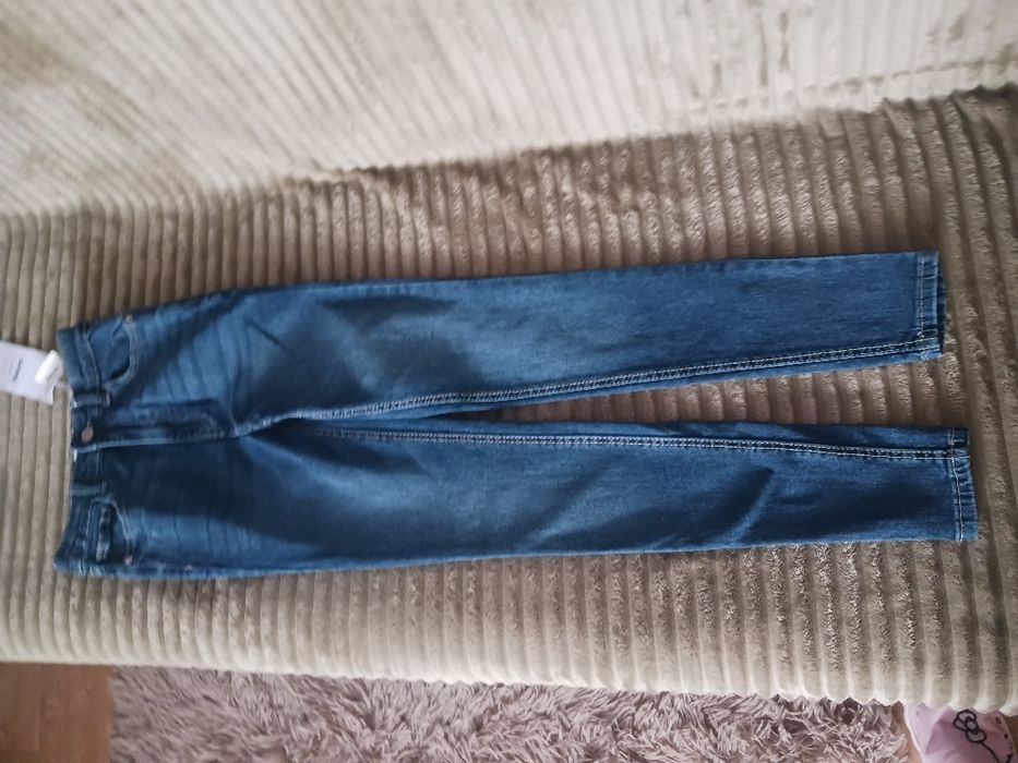 Sprzedam nowe spodnie dla dziewczynki