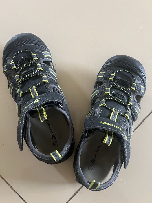 Сандалі спортивні