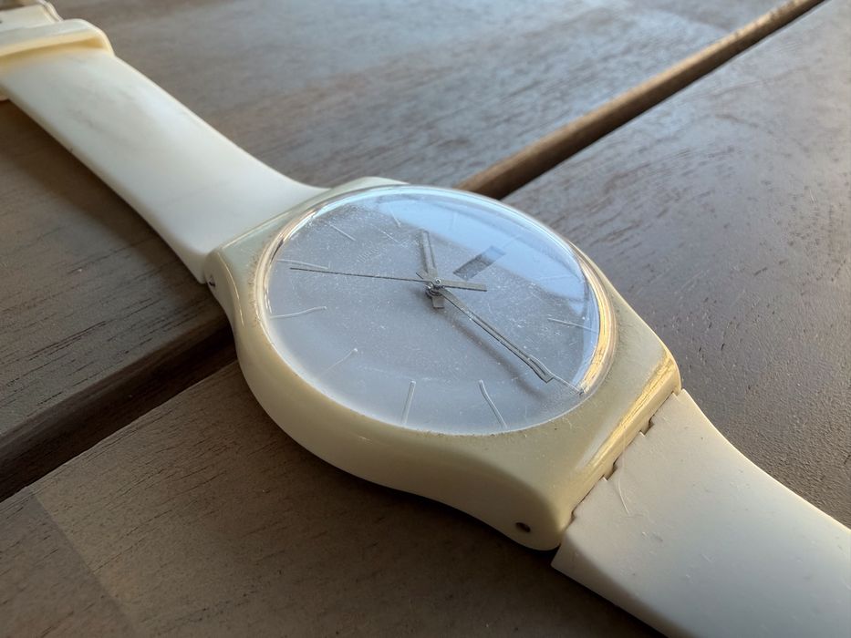 Vendo relógio Swatch branco