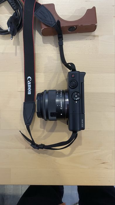 Canon  EOS M 100