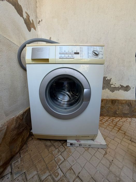 Máquina de Lavar Roupa AEG Electrolux Lavamat 70810 – 5 kg – 1000 rpm – Excelente Funcionamento