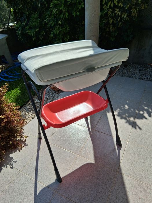 Banheiras bebés e muda fraldas