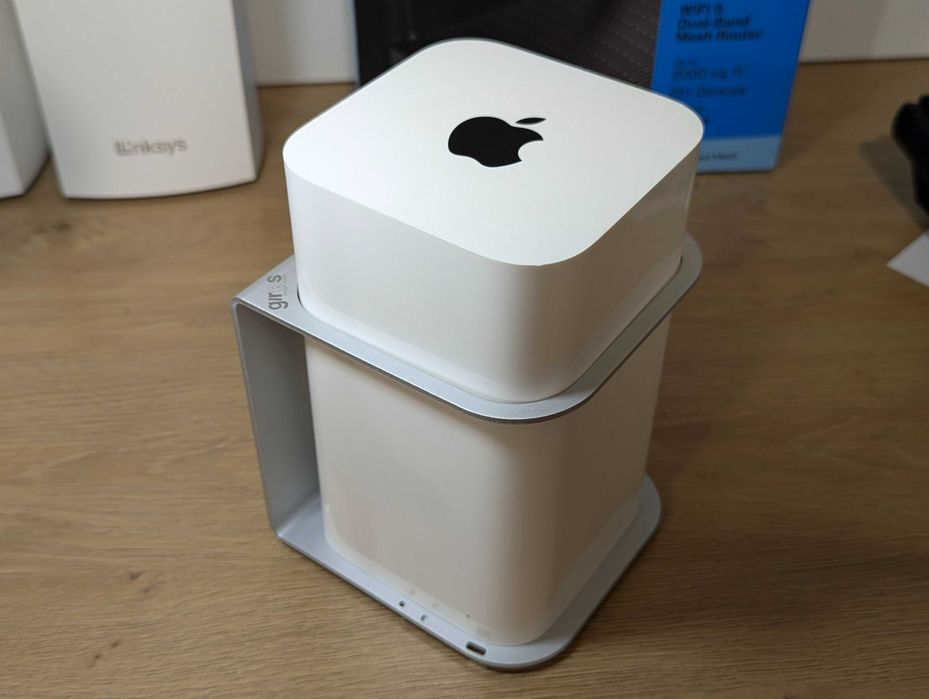 Подставка полка крепление Giros для Apple AirPort Extreme и другие