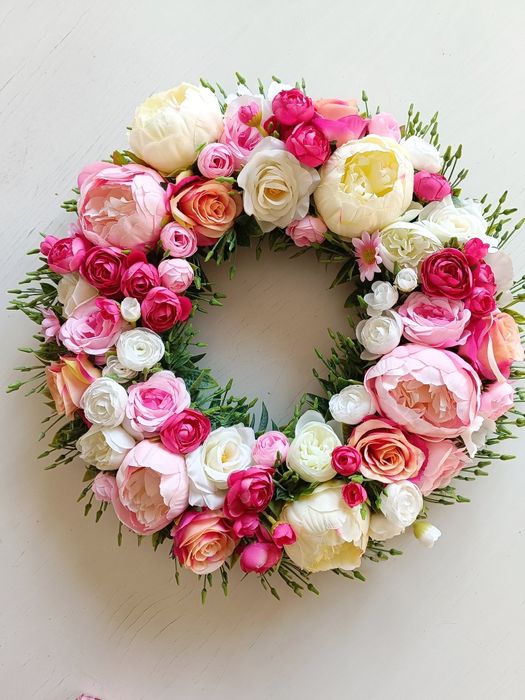 Wiosenny wianek na drzwi peonie, jaskry, róże, piwonie,sztuczne kwiaty
