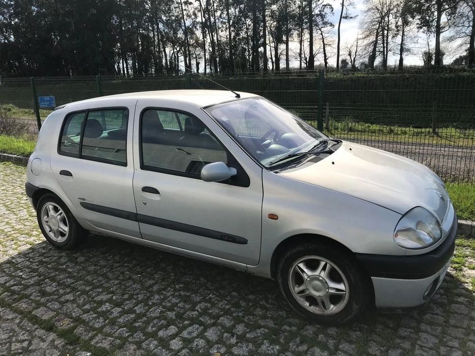 Renault Clio II 1.2 16V 5P 2001 - Para Peças