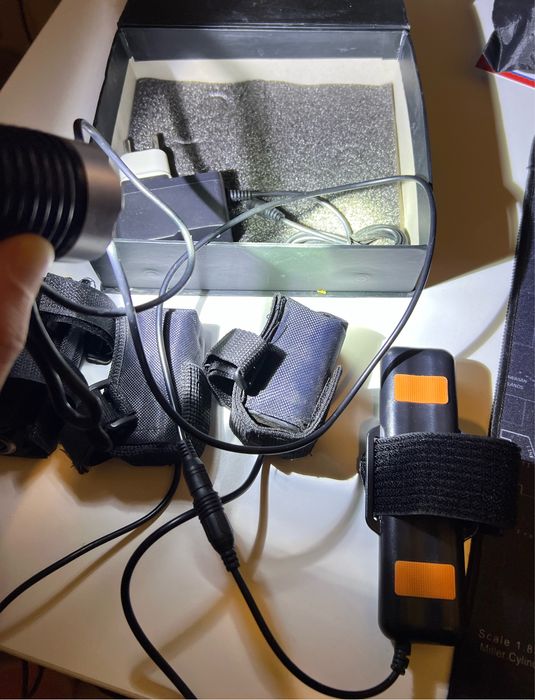 Luz bicicleta e baterias