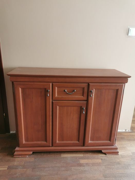 Zestaw solidnych mebli pokojowych, do salonu, sypialni