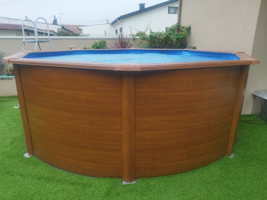 Vendo piscina, como nova.