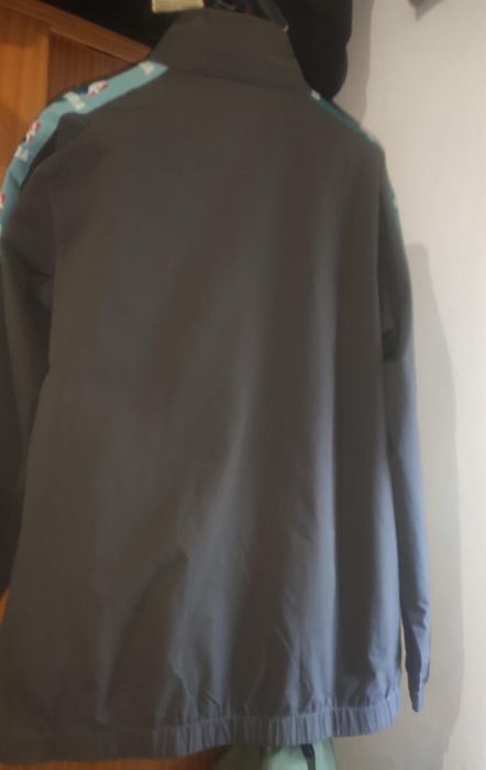 Vende se casaco Nike , ideal para Primavera