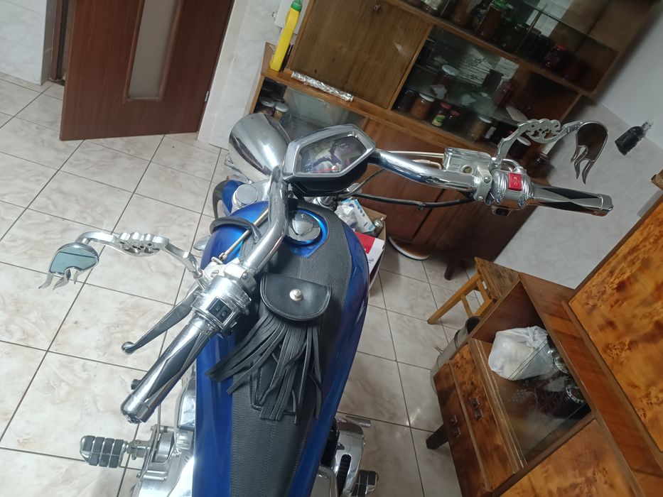 Honda.  VTX  1300