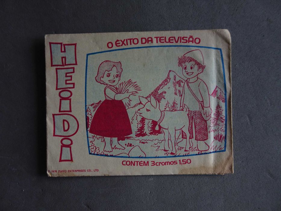 Closed Heidi Sticker Album (Beige)