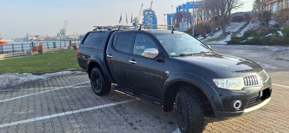 Mitsubishi L200 Pickup z 2011 PILNIE