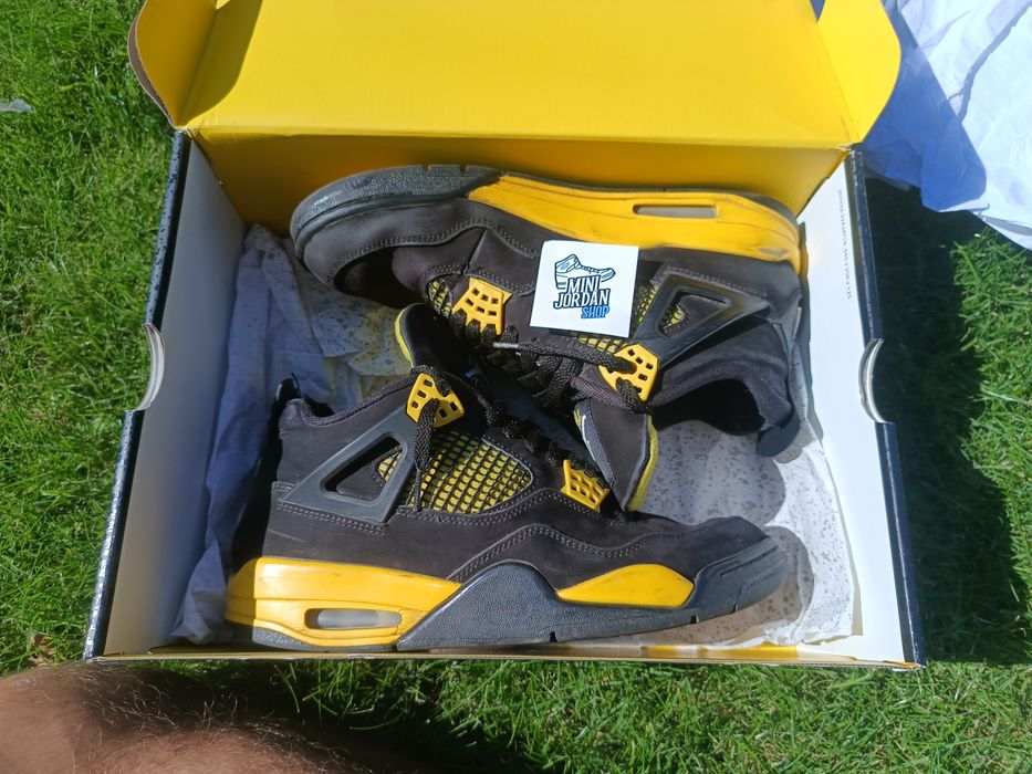 Air Jordan 4 Retro "Thunder"