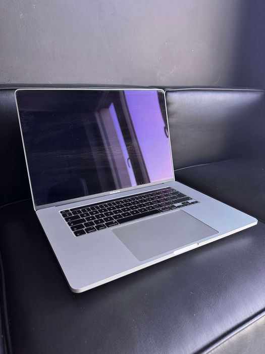 MacBook Pro 16" Intel Core i9 / 16 GB RAM / 1 TB SSD