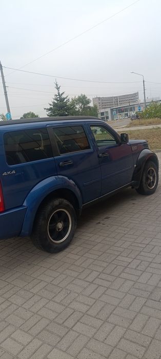 Внедорожник Dodge Nitro 2010 год
