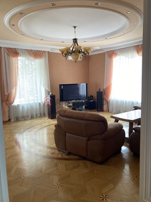 Продаж двоповерхового будинку с. Сонячне, вул. 8 Березня.