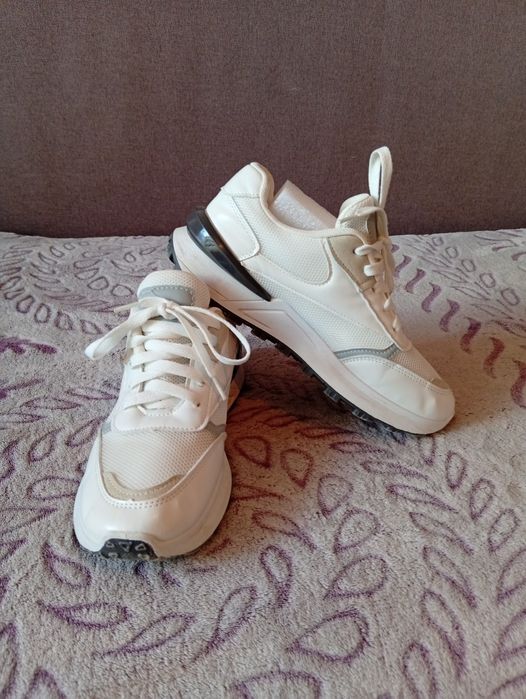 Кроссовки демисезонные