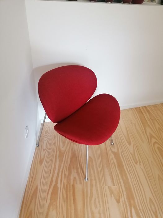 Cadeirão/poltrona em tecido KA encarnado