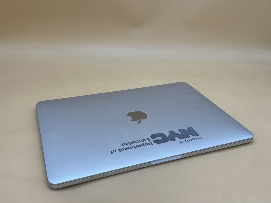 macbook pro 2020 512 gb m1 стан на фото