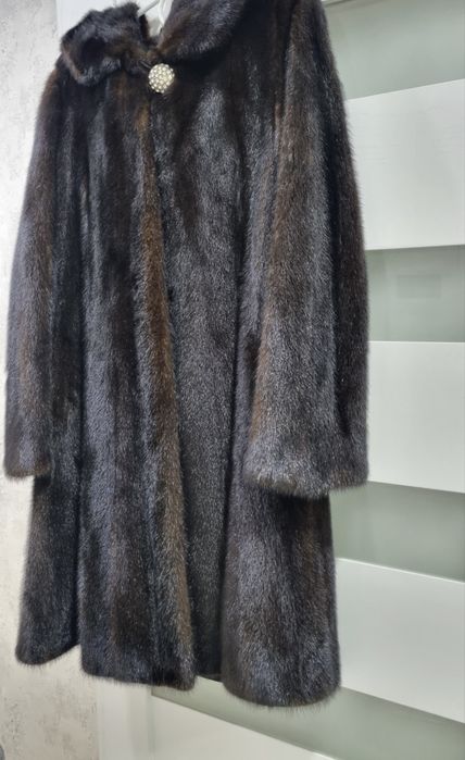 Шуба  норкова з  капюшоном нижче коліна  б/у