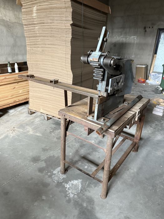 Gilotyna do cięcia metalu